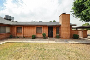 102 W Concorda Dr in Tempe, AZ - Building Photo