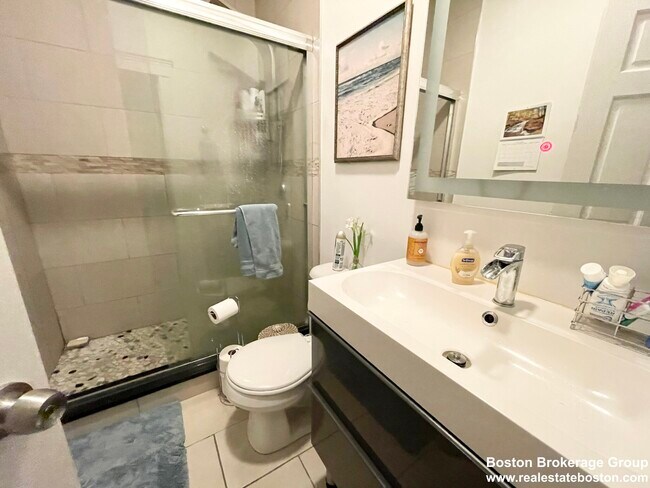 7 Grant St, Unit 1 in Boston, MA - Foto de edificio - Building Photo