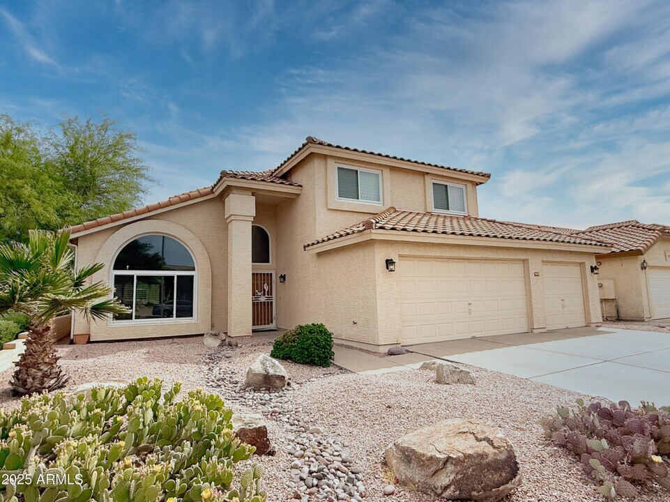 9437 E Dreyfus Pl in Scottsdale, AZ - Building Photo