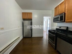 1606 W Nelson St, Unit 1 in Chicago, IL - Building Photo - Building Photo