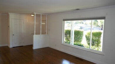 2210 Las Gallinas Ave in San Rafael, CA - Building Photo - Building Photo