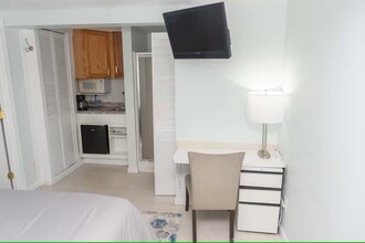 40 Townsend Ave, Unit 40 B in Boothbay Harbor, ME - Foto de edificio - Building Photo