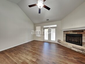 125 Bur Oak Dr in Taylors, SC - Building Photo - Building Photo