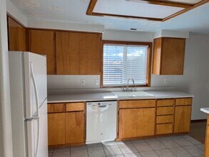 2559 Gould Ave in Medford, OR - Building Photo - Building Photo