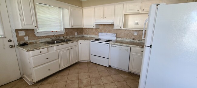 313 N Lexington St, Unit 1 in Lyons, GA - Foto de edificio - Building Photo