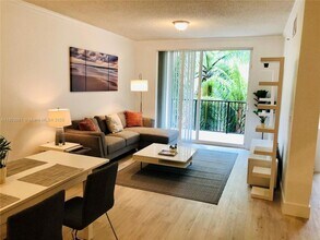 17100 N Bay Rd, Unit 1511 in Sunny Isles Beach, FL - Building Photo - Building Photo