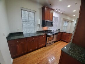 257 Pleasant St in Worcester, MA - Building Photo - Building Photo