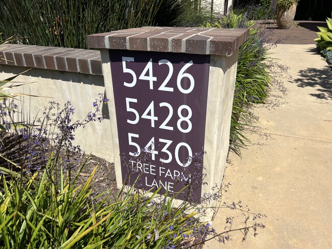 5428 Tree Farm Ln, Unit Tree Farm in Santa Barbara, CA - Building Photo - Building Photo
