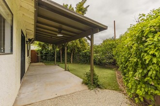 325 El Conejo Dr in Ojai, CA - Building Photo - Building Photo