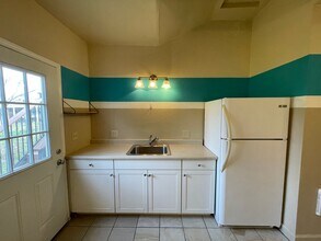 12115 Dry Creek Rd in Auburn, CA - Building Photo - Building Photo