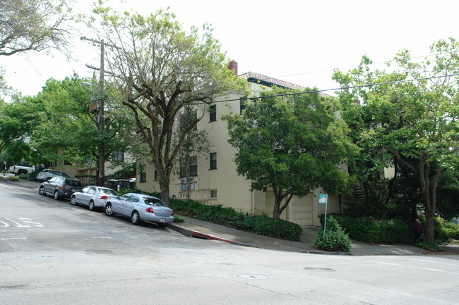 2520-2522 Hilgard Ave in Berkeley, CA - Building Photo - Building Photo