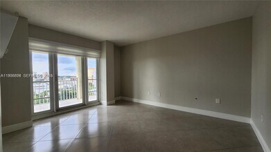 2351 Douglas Rd in Miami, FL - Building Photo - Building Photo