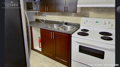 125 Chestnut Cres in Toronto, ON - Building Photo - Building Photo