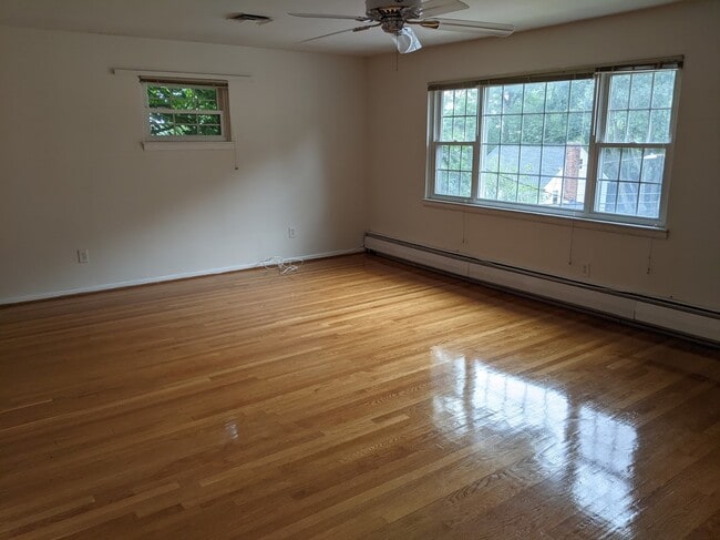 409 Lowell Ave, Unit 1 in Newton, MA - Building Photo - Building Photo