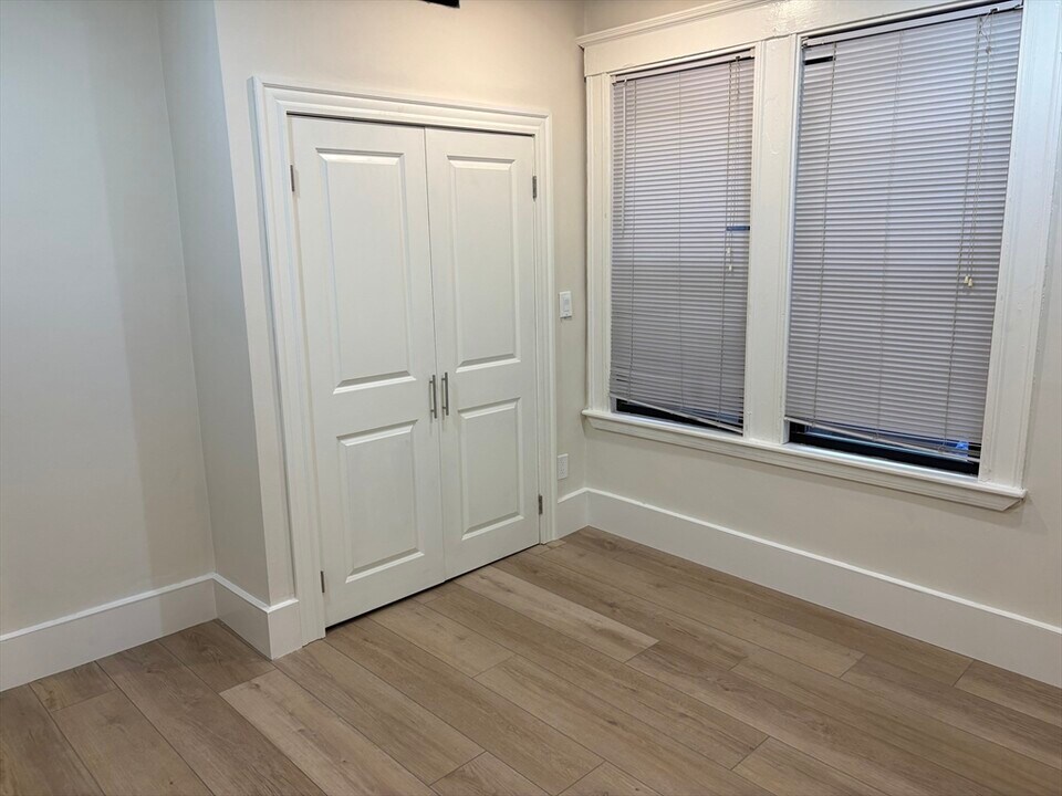 1672 Beacon St in Brookline, MA - Building Photo