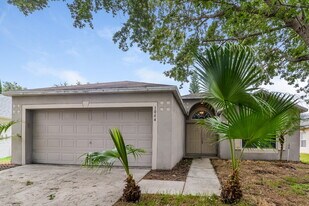 1064 Remington Ave in Eustis, FL - Building Photo