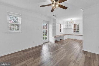 1301 E Abingdon Dr in Alexandria, VA - Building Photo - Building Photo