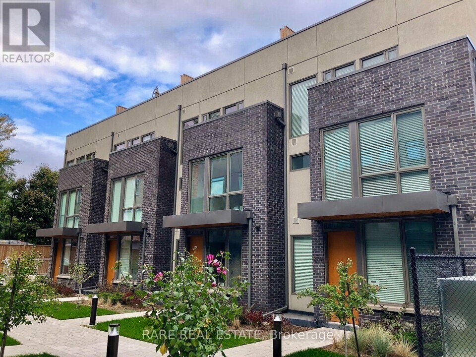 54-TH254 Curzon St in Toronto, ON - Building Photo