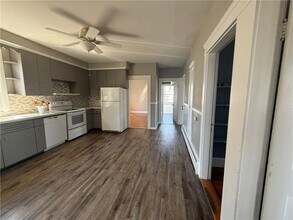 10 Knight St in Cranston, RI - Building Photo - Building Photo