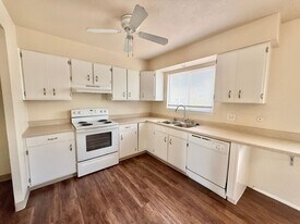 2 Alan Shepard Rd in Pueblo, CO - Building Photo