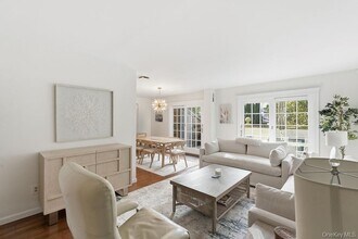 10 Leland Ln in Southampton, NY - Building Photo - Building Photo