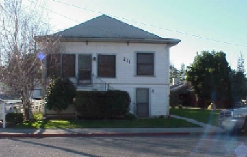 211 S Stockton Ave in Ripon, CA - Building Photo