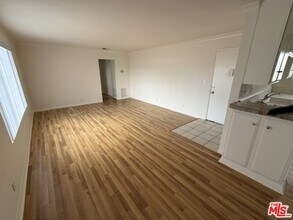 18600 Burbank Blvd in Los Angeles, CA - Building Photo - Building Photo
