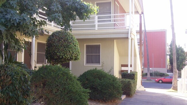 970 Elden Ave, Unit 7 in Los Angeles, CA - Building Photo - Building Photo
