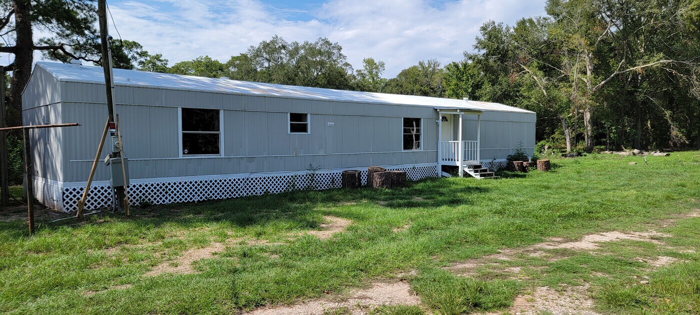 23047 Cactus Rd in New Caney, TX - Foto de edificio