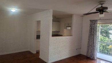 20400 NW 7th Ave, Unit 204 in Miami Gardens, FL - Foto de edificio - Building Photo