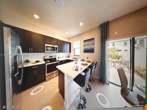 11817 SW 246th Ter in Homestead, FL - Foto de edificio - Building Photo
