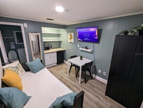 4538 W Minnehaha St-Unit -C in Tampa, FL - Foto de edificio - Building Photo