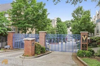 1166 Village Ct SE in Atlanta, GA - Building Photo - Building Photo