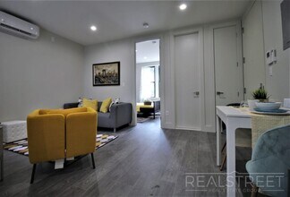 1647 8th Ave in Brooklyn, NY - Foto de edificio - Building Photo