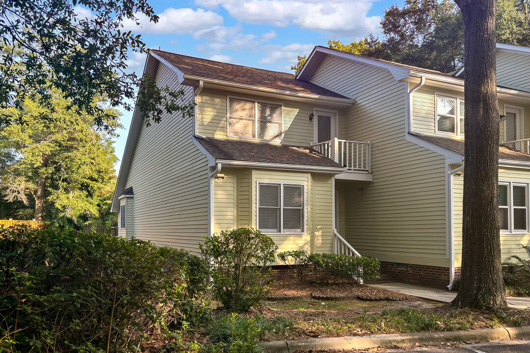 1800 Eastwood Rd in Wilmington, NC - Building Photo