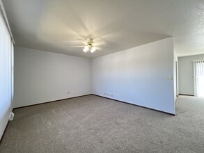 3690 Keystone Dr in Dubuque, IA - Building Photo - Building Photo