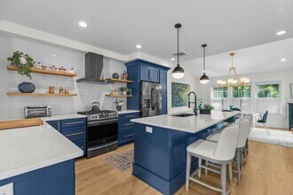 559A Bristol Ferry Rd in Portsmouth, RI - Building Photo - Building Photo