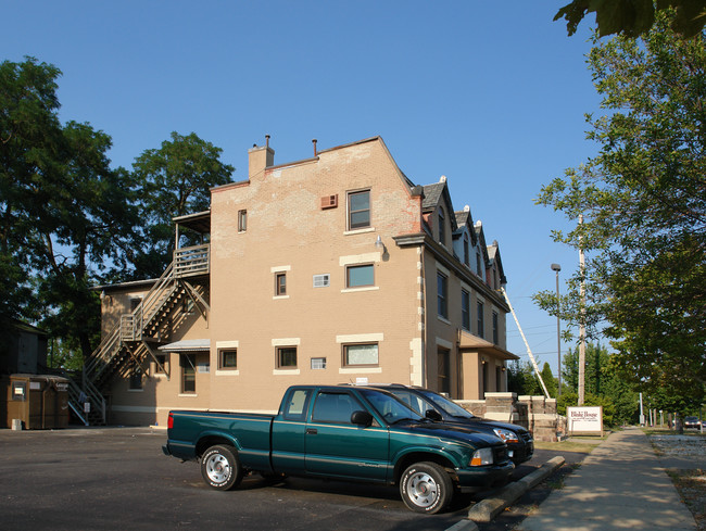 Blake House Apartments in Lansing, MI - Building Photo - Building Photo