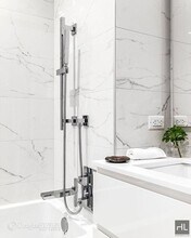 222 E 44th St in New York, NY - Building Photo - Building Photo