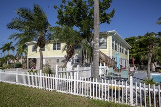 601 Estero Blvd in Ft. Myers, FL - Foto de edificio - Building Photo