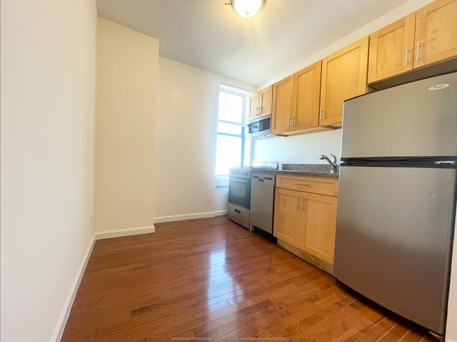 3220 35th St, Unit 2