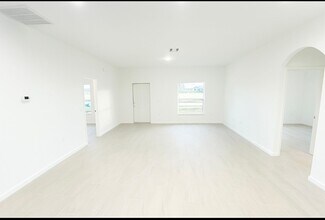 2615 NE 20th Ct in Cape Coral, FL - Building Photo - Building Photo