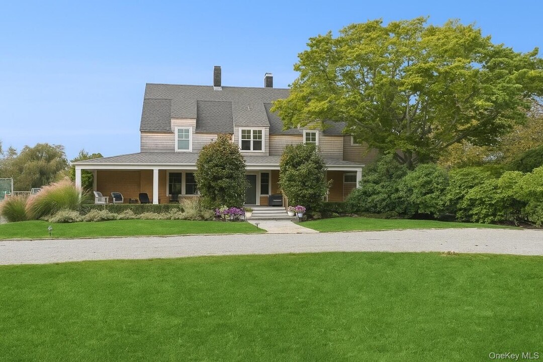 91 Beach Ln in Westhampton Beach, NY - Building Photo