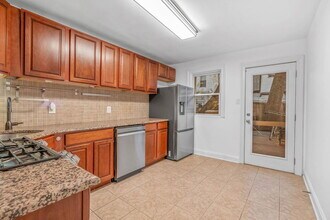 1922 Montrose St in Philadelphia, PA - Building Photo - Building Photo