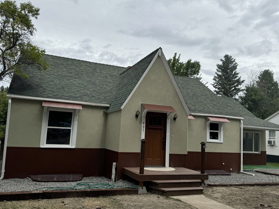 913 Simpson Ave in Cody, WY - Building Photo