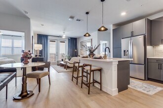 Aura Crown Heights in Lewisville, TX - Foto de edificio - Building Photo