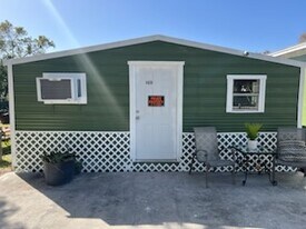 4019 E Osborne Ave in Tampa, FL - Building Photo
