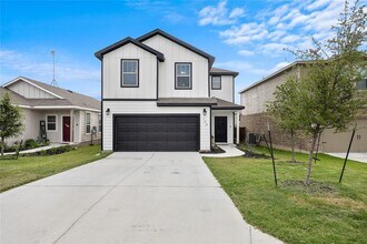 104 Hellfighters Wy in Jarrell, TX - Building Photo - Building Photo