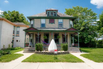 929 English Ave, Unit A in Indianapolis, IN - Foto de edificio - Building Photo