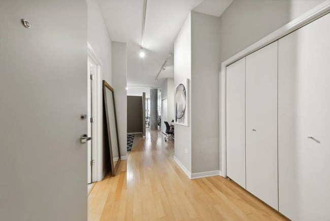 860 W Blackhawk St, Unit 304 in Chicago, IL - Foto de edificio - Building Photo